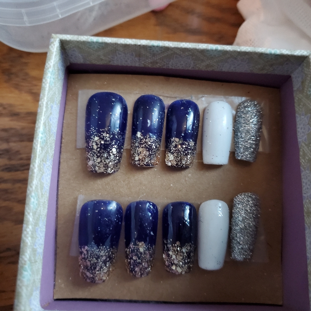 Christmas Blue Nails - Picture 2 of 3